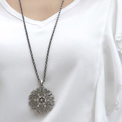 HOLLOW FLOWER necklace