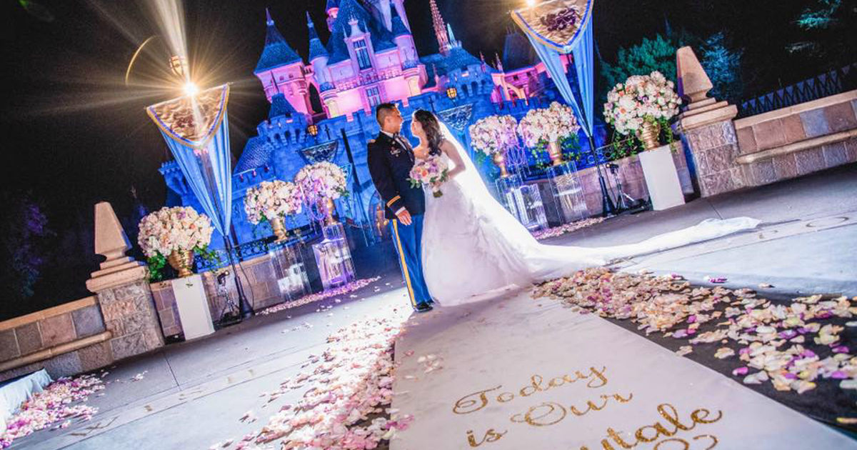 Pop Up Santa and Disney’s Fairy Tale Weddings On Freeform Will Leave You With All The Holiday Feels Pop Up Santa and Disney’s Fairy Tale Weddings On Freeform Will Leave You With All The Holiday Feels