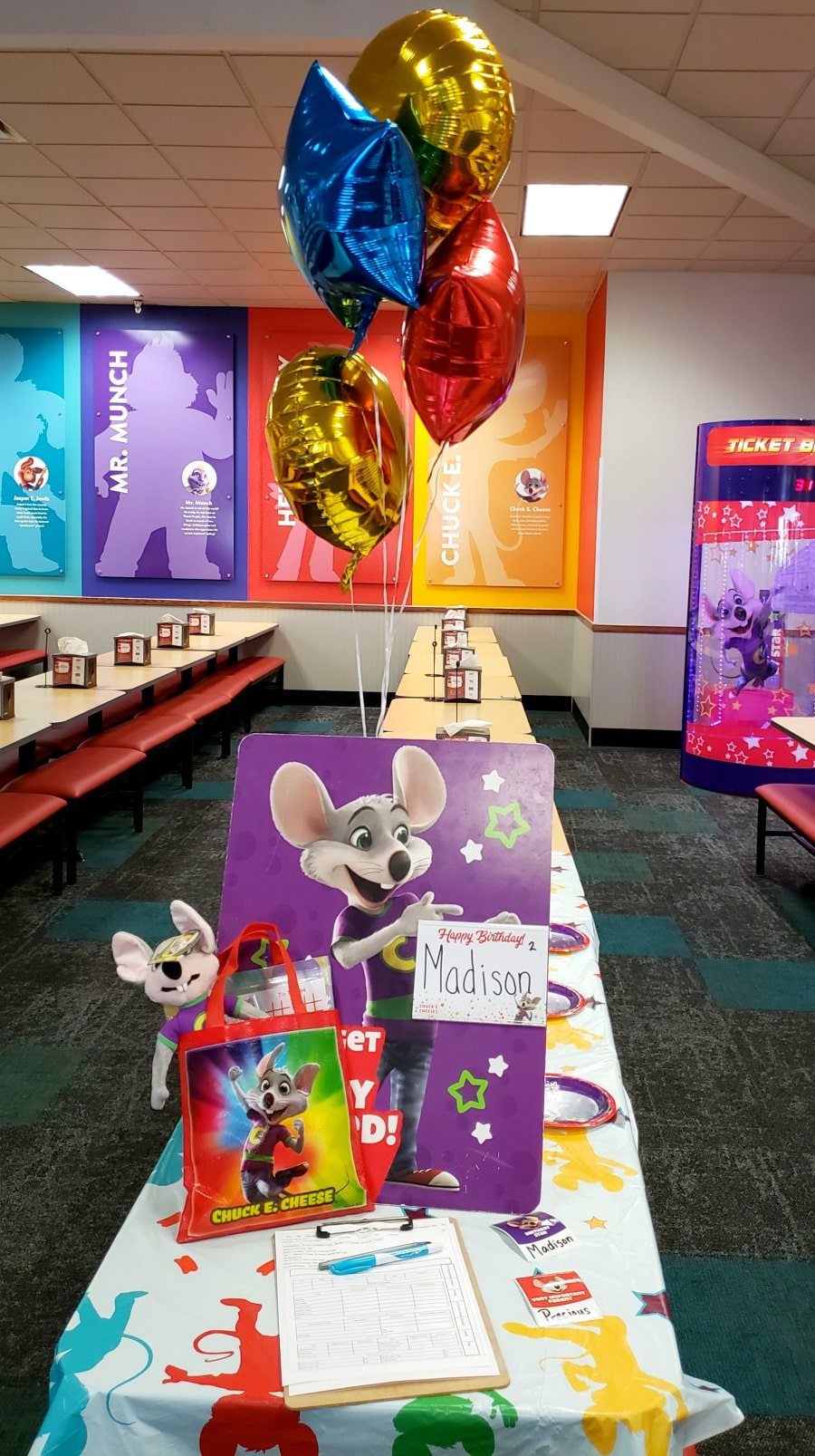 Even Your Big Kids Will Have Fun and Love The Fresh Food At Chuck E. Cheese
