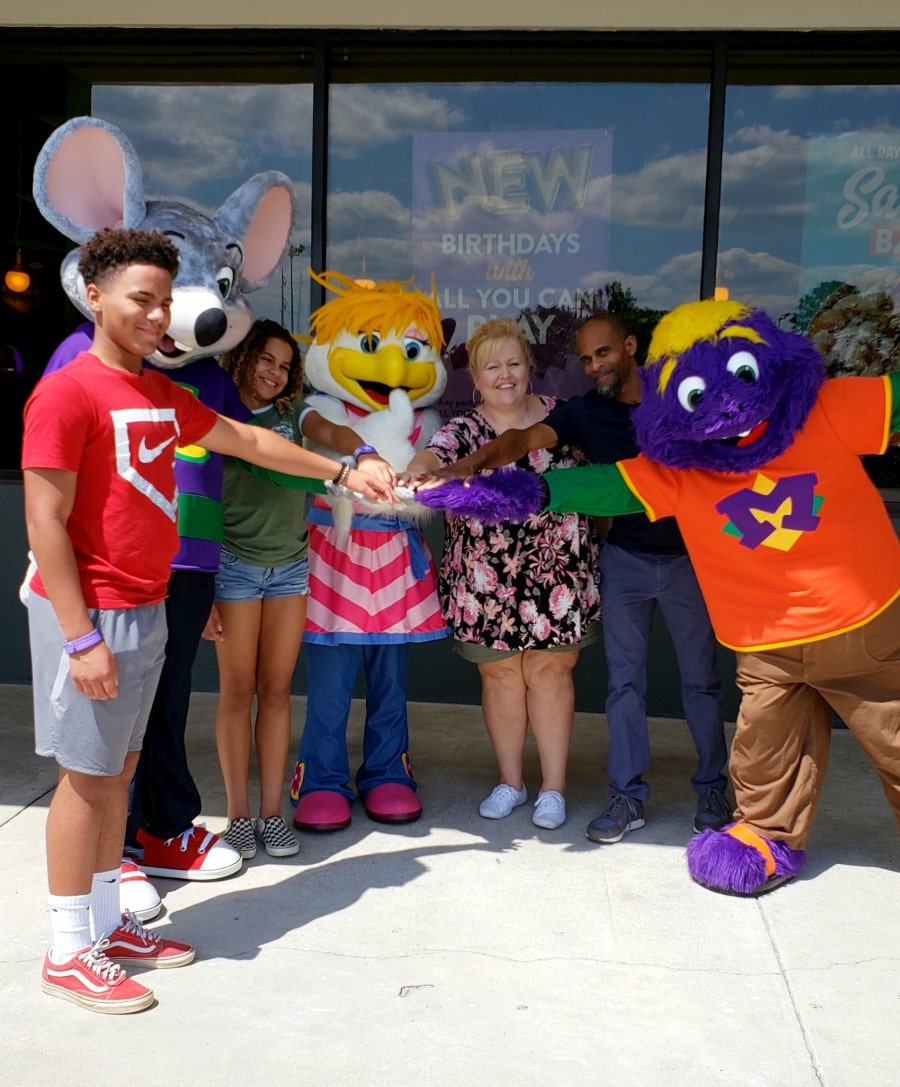 Even Your Big Kids Will Have Fun and Love The Fresh Food At Chuck E. Cheese