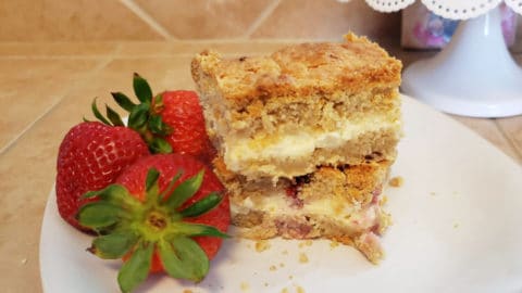Easy Strawberry Cheesecake Cookie Bars