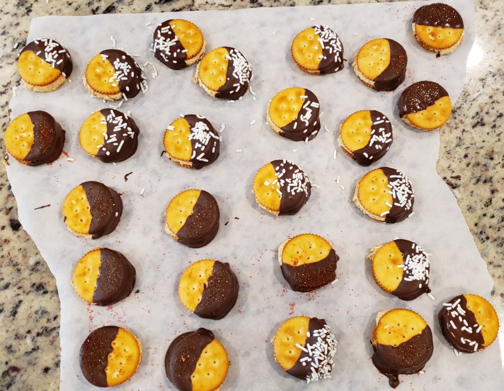 No-Bake Chocolate Ritz Cracker Cookies